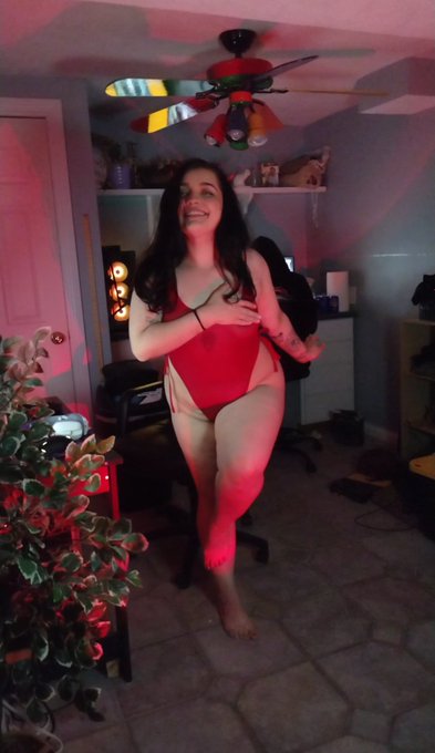 Would you ignore a thick white girl? 🧐 https://t.co/79LQoa8UxU