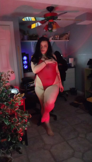 Would you ignore a thick white girl? 🧐 https://t.co/79LQoa8UxU