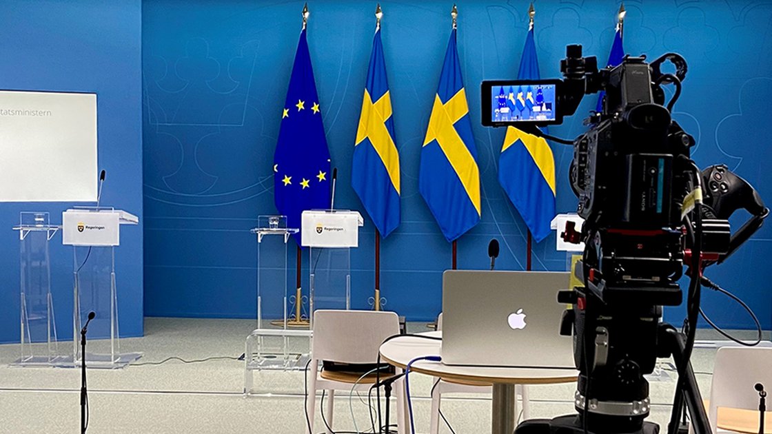 Idag, 7/11, kl 13:45 håller socialminister <a href="/jakobforssmed/">Jakob Forssmed</a>  en pressbriefing tillsammans med Johan Kaarme,  <a href="/Folkhalsomynd/">Folkhälsomyndigheten</a>,  med anledning av att den breda vaccinationsinsatsen av uppdaterat covid-19-vaccin startar den 7 november. Följ livesändningen: 
regeringen.se/pressmeddeland…
