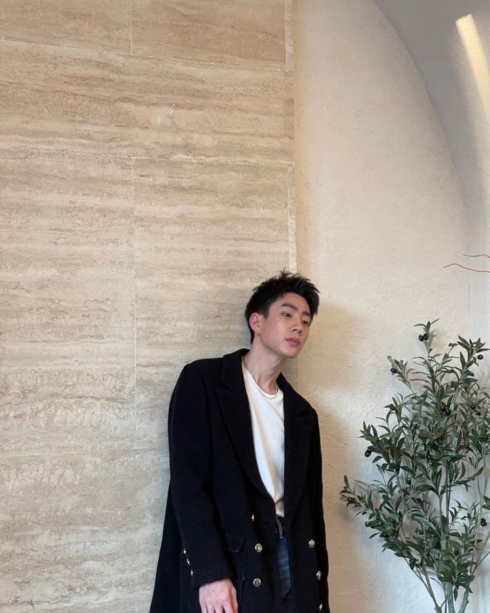 <a href="/soduckingJean/">just 𝙘𝙤𝙘𝙤.</a> ⠀⠀
        —  ห้อง 𝟒𝟎𝟓 #MKชั้น4
        วิน วัชรมันต์ นิ่มตระกูล #𝙼𝙺𝙰𝚙𝚊𝚛𝚝𝚖𝚎𝚗𝚝
        อายุ : 𝟐𝟕 ปี อาชีพ : วินมอเตอร์ไซค์
        รับ - ส่ง ทั่วราชอาณาจักร กทม.
        𝚏𝚊𝚌𝚎-𝚌𝚕𝚊𝚒𝚖 : 𝗼𝗳𝗳 𝘁𝘂𝗺𝗰𝗶𝗮𝗹
        มืออยู่ที่แฮนด์มอไซค์ แต่ใจอยู่ที่เธอ
⠀