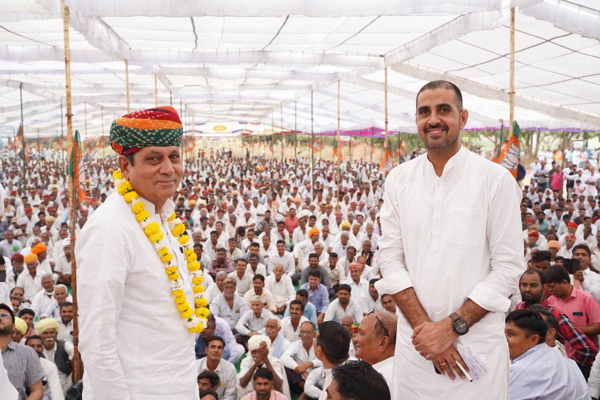 SitaramBinda's tweet photo. #डेगाना विधानसभा से #भाजपा के लोकप्रिय प्रत्याशी श्री अजय सिंह जी कीलक की ऐतिहासिक नामांकन सभा के दृश्य से स्पष्ट हो गया कि जीत भी ऐतिहासिक होगी !! @AjaysinghKilak #SitaramBindaDegana https://t.co/ODBXhAgV9j