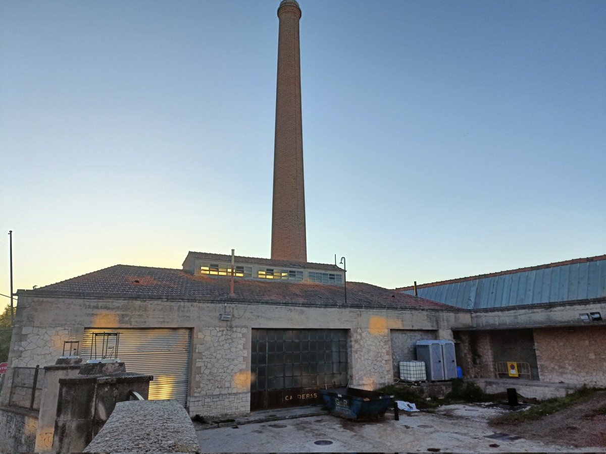 AjMoia's tweet photo. ♻️La coberta de Can Comadran, amb secció de dent de serra, es transformarà en una planta de generació d’energia fotovoltaica que permetrà autosostenibilitat energètica equipament
💵El projecte compta amb una subvenció de 1.416.566,25€ dels fons @eu_next
#nextgenerationeu #fngeu https://t.co/fhbap9nO1e