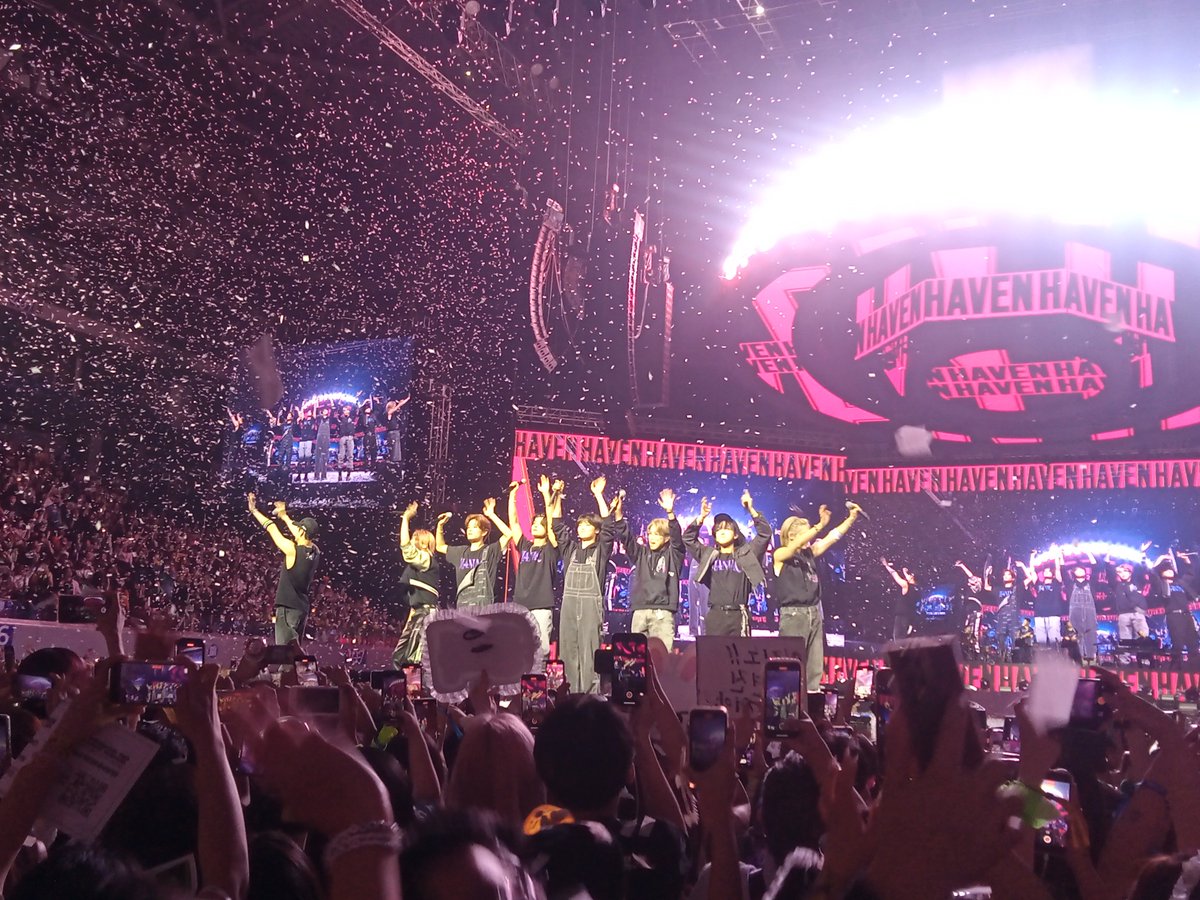 staybyHAN's tweet photo. "dreams come true to those who truly want them." manifesting a secured ticket next con! ✨ https://t.co/RmOCdAy31V