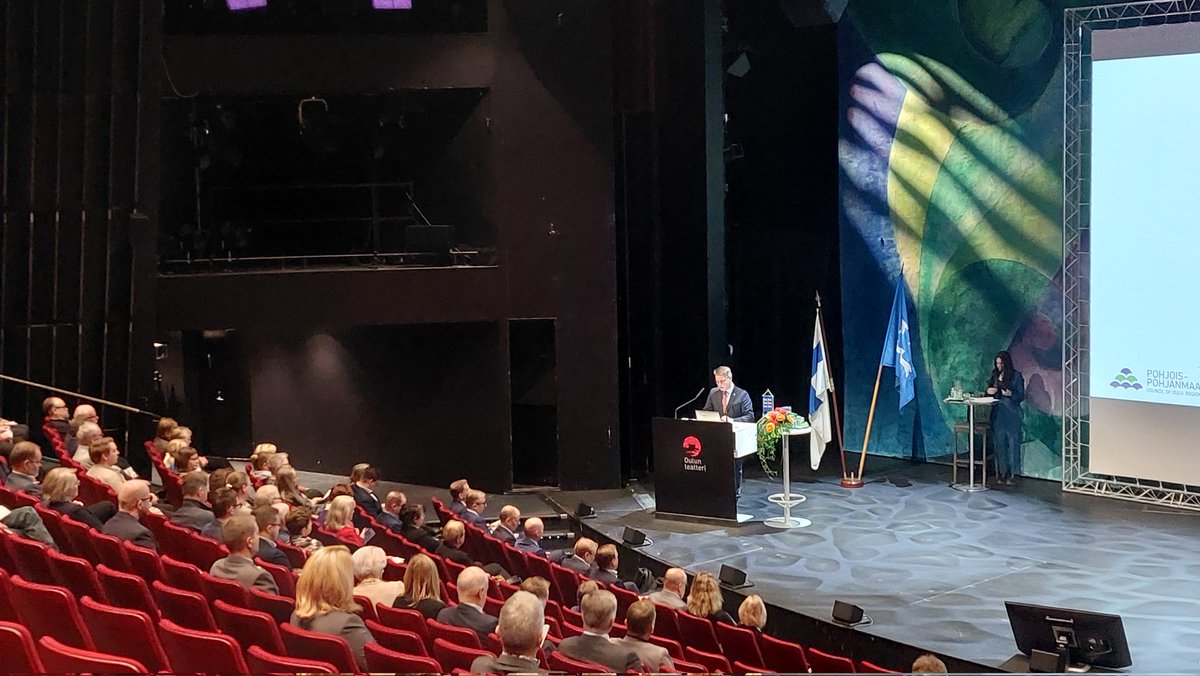 PakMarjo's tweet image. "Pohjoinen on uusi musta", sloganin viritti uudelle taajudelle @YlitalonJussi. Pohjoisella edellytykset toimia talouden veturina."Pelkkä työ ei kuitenkaan riitä, tarvitaan myös leipää ja sirkushuveja. #Oulu2026 hyvä kirittäjä tässä. Sielun ravintoa oltava myös tarjolla" @ppliitto