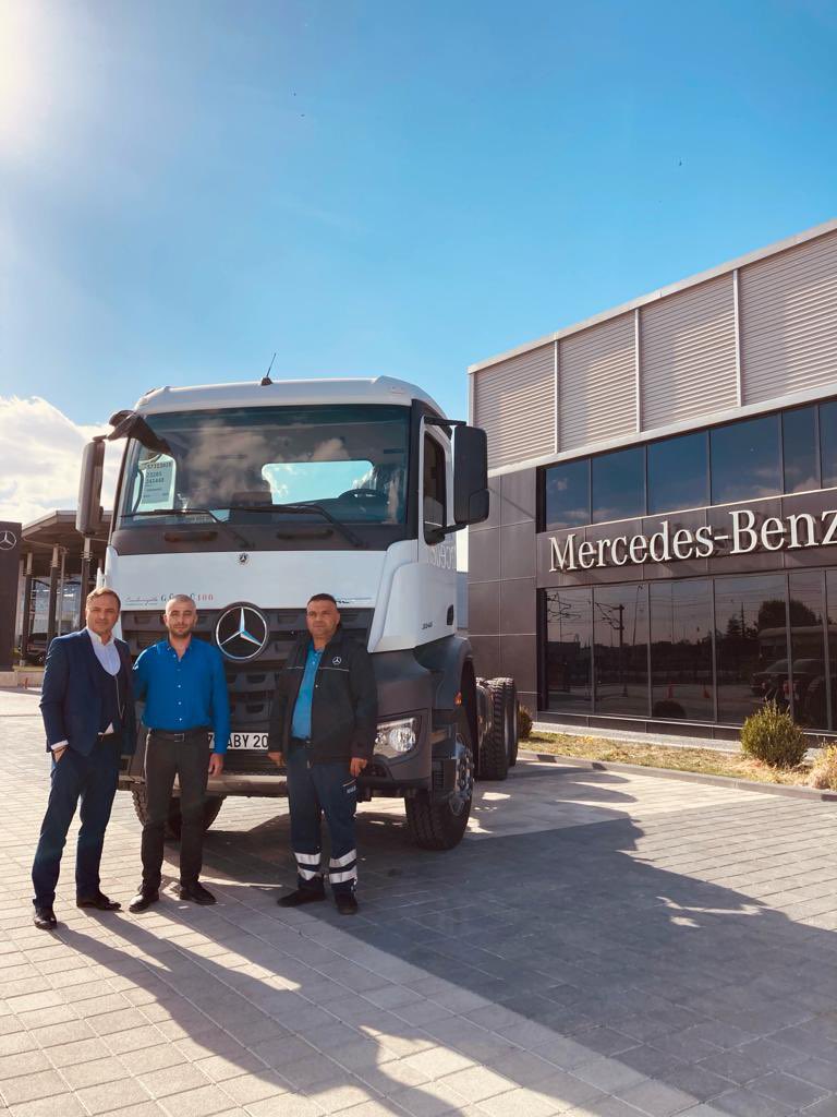 Karaman Organize Sanayi Bölgesi Müdürlüğüne Mercedes-Benz Arocs 3345 K aracımızın teslimatı gerçekleşmiştir.
Mercedes Benz Türk-Bayraktarlar Grup Ailesi olarak bizi tercih ettikleri için teşekkür eder, güvenli ve keyifli sürüşler dileriz.