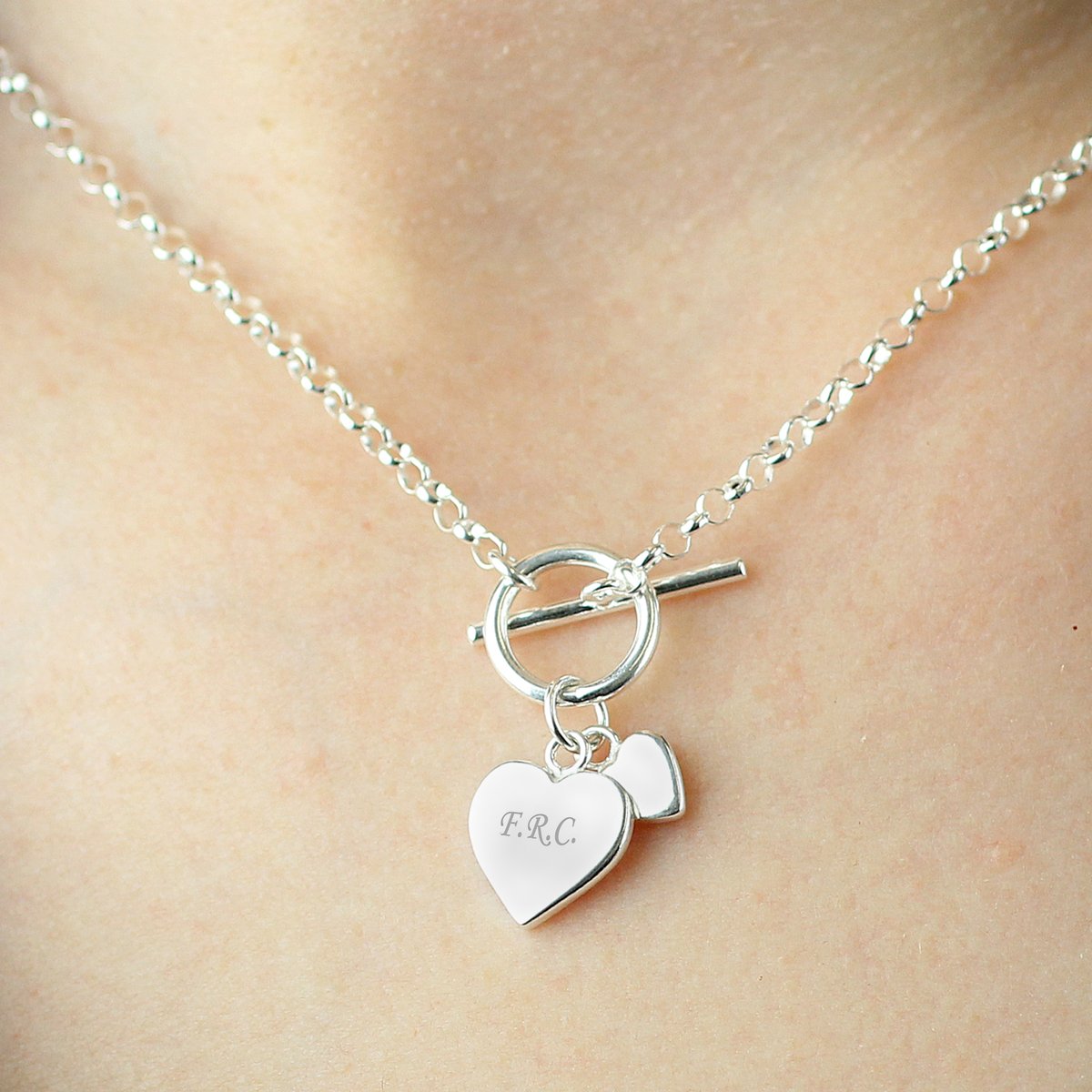This delicate, sterling silver necklace measures 41cm in length and will be personalised with up to 3 initials on one of the two heart pendants. A great gift for anyone special lilyblueuk.co.uk/personalised-h…

#jewellery #silverjewellery #necklace #giftideas #MHHSBD #shopindie #EarlyBiz