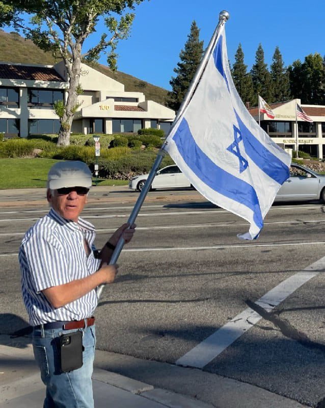 yairlapid's tweet photo. Paul Kessler was killed in Los Angeles because he was a Jew.  
It is not because of Gaza, it is because of antisemitism.

This is what happens when protesters glorify Hamas and call to “globalize the intifada.” 
They don’t love Palestinians, they hate Jews. https://t.co/ZDxkngPE47
