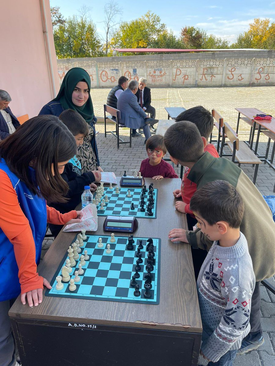 IgdirGM's tweet photo. Eğlenceyi doruklarda yaşamak istiyorsanız, gençlik merkezimiz doğru adres 🎉

Oyunlar ve etkinliklerle dolu bir günde daha çocukların enerjisiyle coşku dolduk✨️🥰

@OA_BAK
@gencliksporbak 

#MerkezimHerYerde https://t.co/Jw5es7Md3v