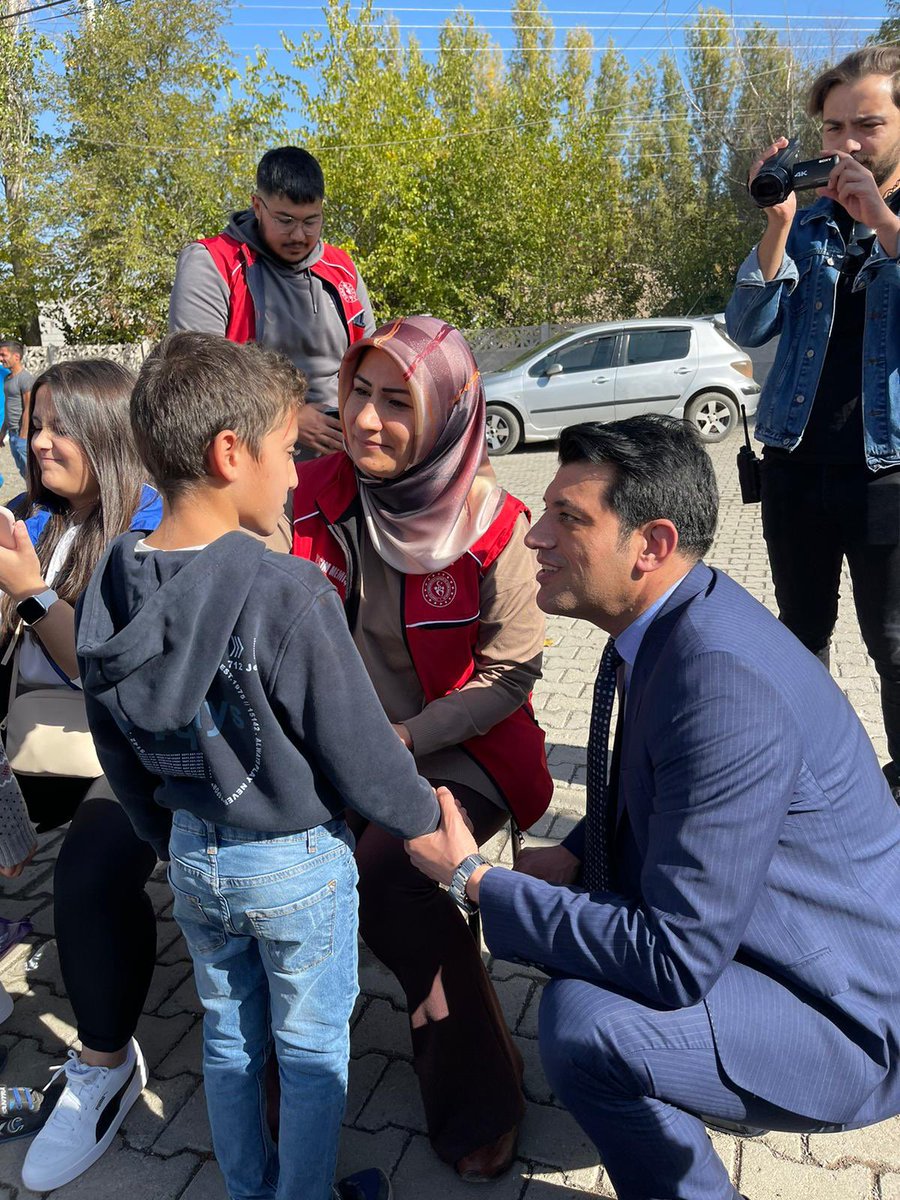 IgdirGM's tweet photo. Eğlenceyi doruklarda yaşamak istiyorsanız, gençlik merkezimiz doğru adres 🎉

Oyunlar ve etkinliklerle dolu bir günde daha çocukların enerjisiyle coşku dolduk✨️🥰

@OA_BAK
@gencliksporbak 

#MerkezimHerYerde https://t.co/Jw5es7Md3v