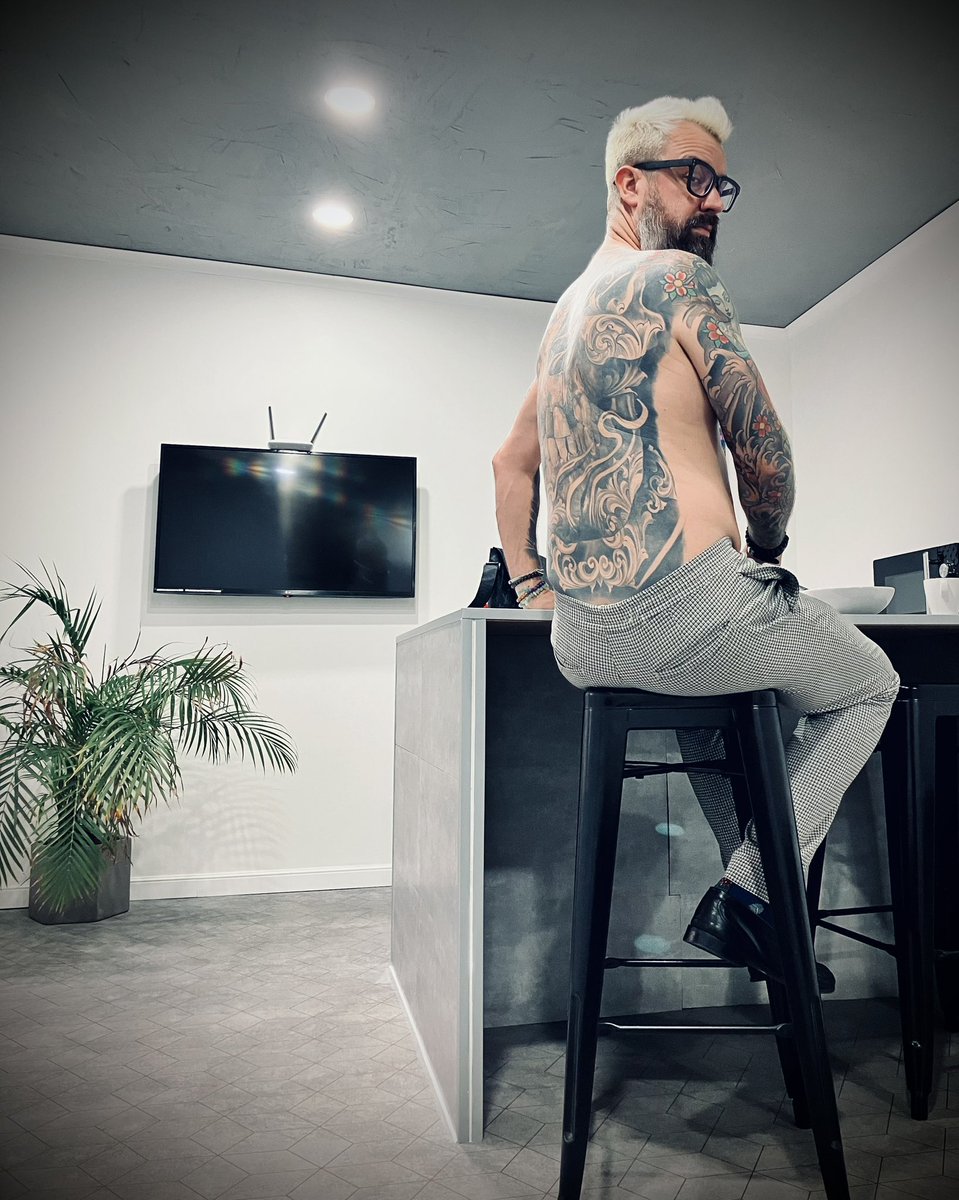 andibdevine's tweet image. Breakfast selfless selfie timer shot, feeling cute may delete later #breakfast #feelingcute 

Have a boss #Tuesday