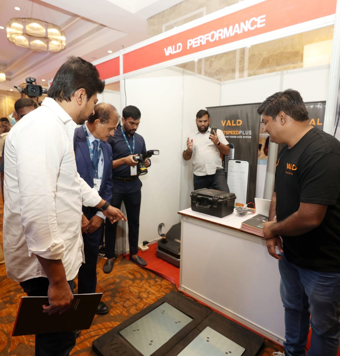 SportsTN_'s tweet image. Honorable Minister for Youth welfare and Sports development Thiru Udhyanidhi Stalin Inaugurates Two-Day Sports Science Conclave in Chennai, Uniting 250+ Global Experts from India, Britain, the Netherlands, Malaysia, and Canada 
#TASCon2023 #SportsTN