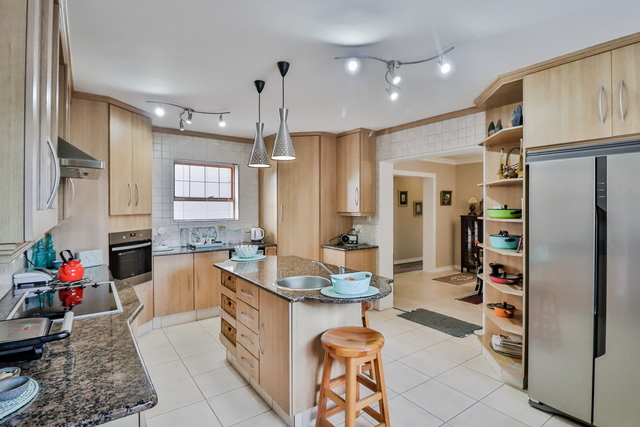 SStilbaai's tweet photo. Stilbaai I R 4 950 000 I Madelein 072 342 3710
Celebrate life's luxuries in Stilbaai, unparalleled privacy, exquisite design &amp; lush garden await in this masterpiece with sunroom, dream kitchen &amp; fantastic location!
Click below to view
https://t.co/WMOAmaFXTb
#forsale https://t.co/9qjNHTTjxj