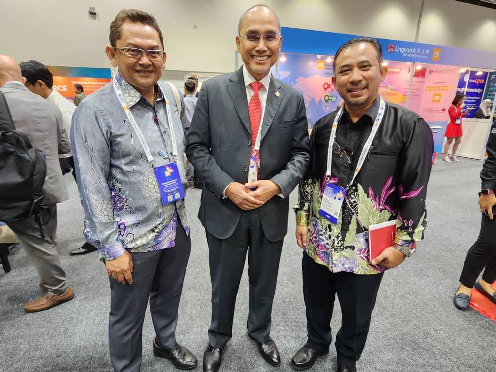 MohdShukriYajid's tweet photo. Another opportunity to join #QSHigherEdSummit 2023 as platinum sponsor. A boost to @MSUmalaysia post pandemic internationalisation initiatives and global presence. @QSCorporate https://t.co/InAz3mGC4I