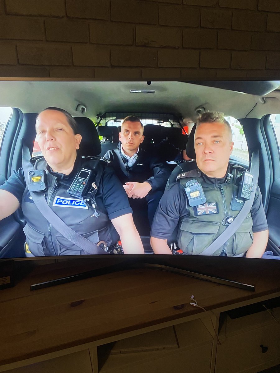 OllieBritten's tweet photo. @itvmeridian @sussex_police 
A bit odd that one of your officers doesn’t want to wear a seat belt whilst being filmed and in a moving vehicle. https://t.co/2Osfz3e0DC