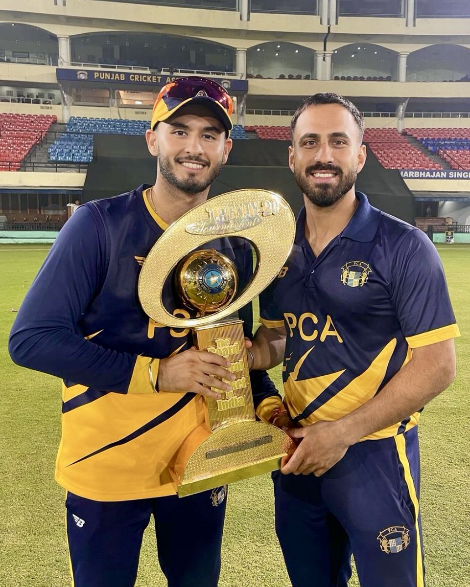 mipaltan's tweet photo. ๐ด๐๐๐
๐ ๐๐๐๐๐๐
๐๐๐๐๐๐ ๐
๐ ๐
Remarkable Performances and great wins throughout #SMAT23, Nehal & Raman paaji! ๐ช
#OneFamily #MumbaiIndians #SMAT23 @nehalwadhera @Ramandeep__13 https://t.co/5XhrNmkiEO