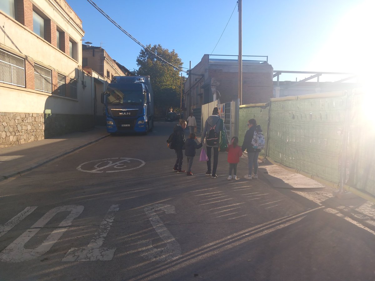 MRoure_S's tweet photo. @socmartafarres Seguim fent passar els nostres fills i filles per la carretera. Fins quan? @AVG_Sabadell @Aj_Sabadell @Sector_Planetes @PoliciaSabadell https://t.co/K2Fl6cYykS