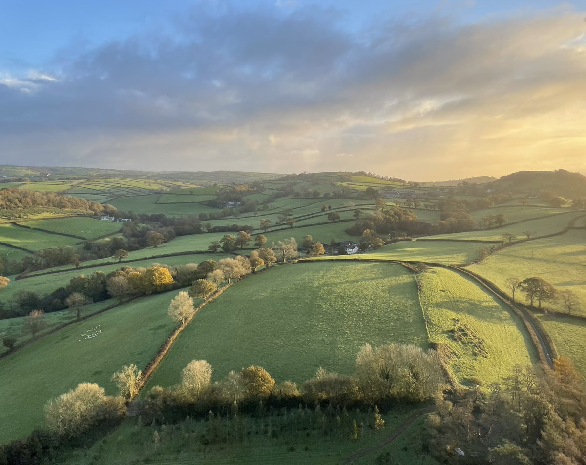 Good morning Wales! 

@air_ambulance @EmrtsWales 

#beautifulWales