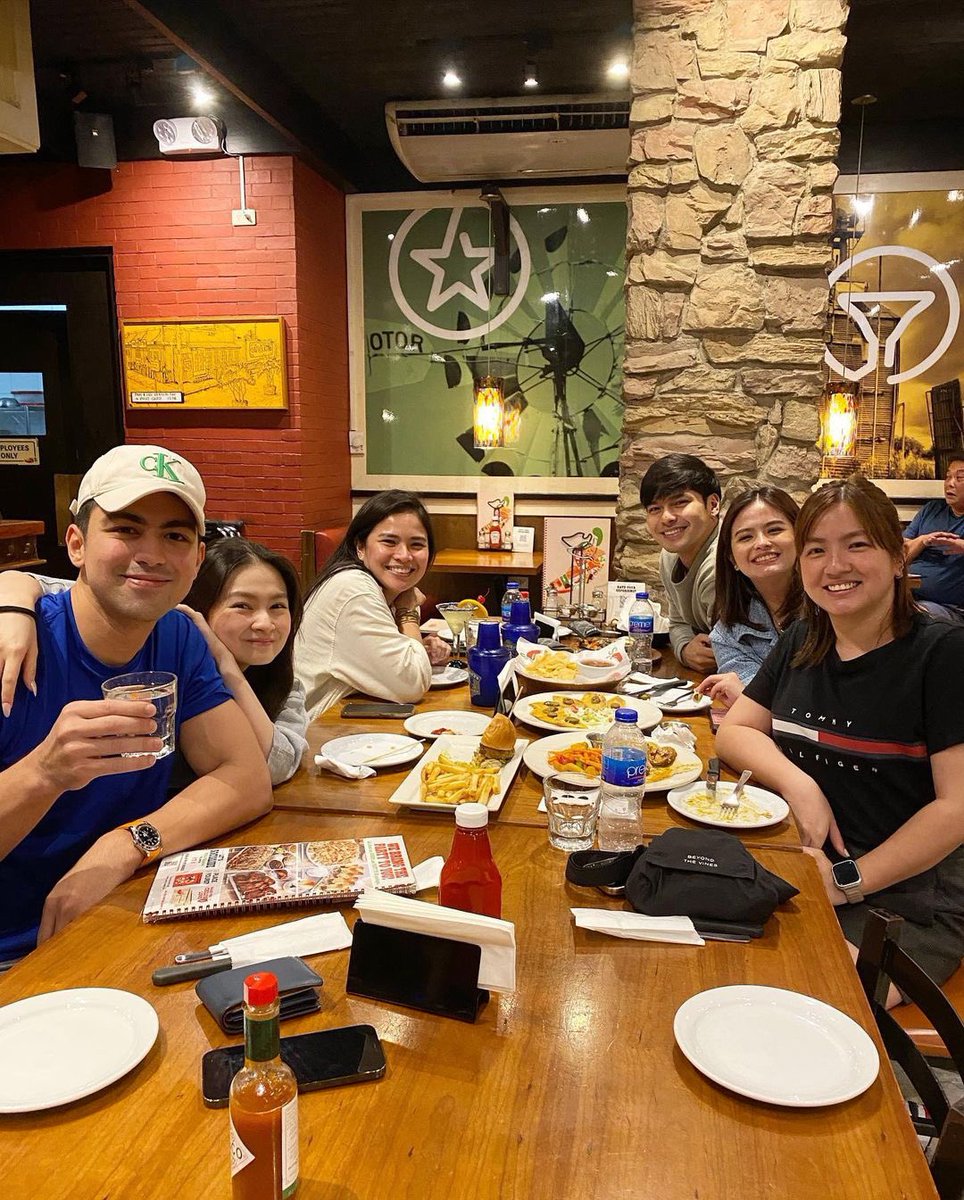 TWEEN HEARTS 13 YEARS LATER ❤️

VIVA artist #BeaBinene shares reunion photos with the cast of GMA-7’s youth-oriented show, #TweenHearts! Present are #BarbieForteza, #KristofferMartin, #JoyceChing, #DerrickMonasterio, and #LouiseDelosReyes.