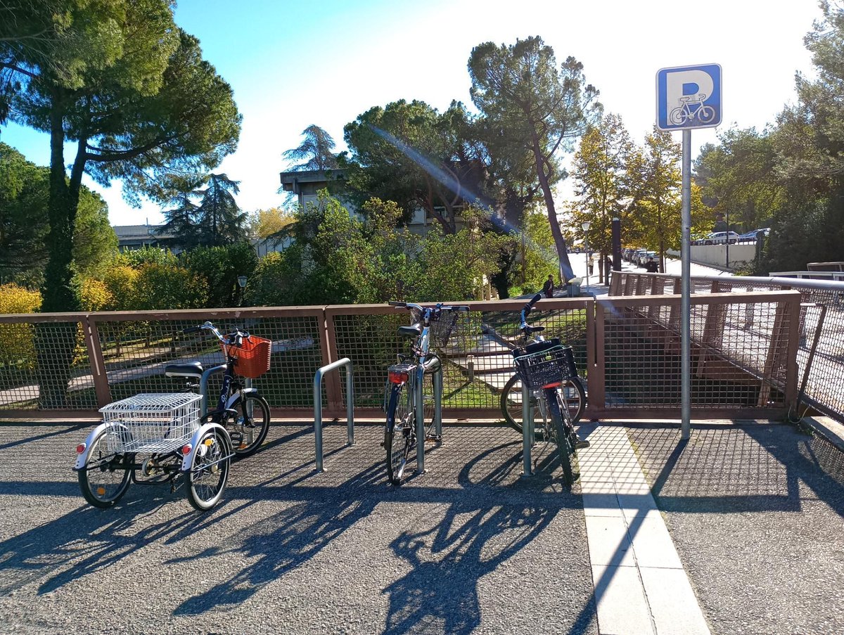 bicizenapp_cat's tweet photo. Ja coneixes totes les funcions de #BiciZen?📲 Informa sobre la capacitat, ocupació i ubicació dels aparcaments fent servir la funció #Aparcament. 🚲 Comparteix la teva experiència i fes que la vida en bicicleta sigui més fàcil per a tothom! ❤️ #BiciZen #bicibcn #bicicleta https://t.co/QlazTHUDkN