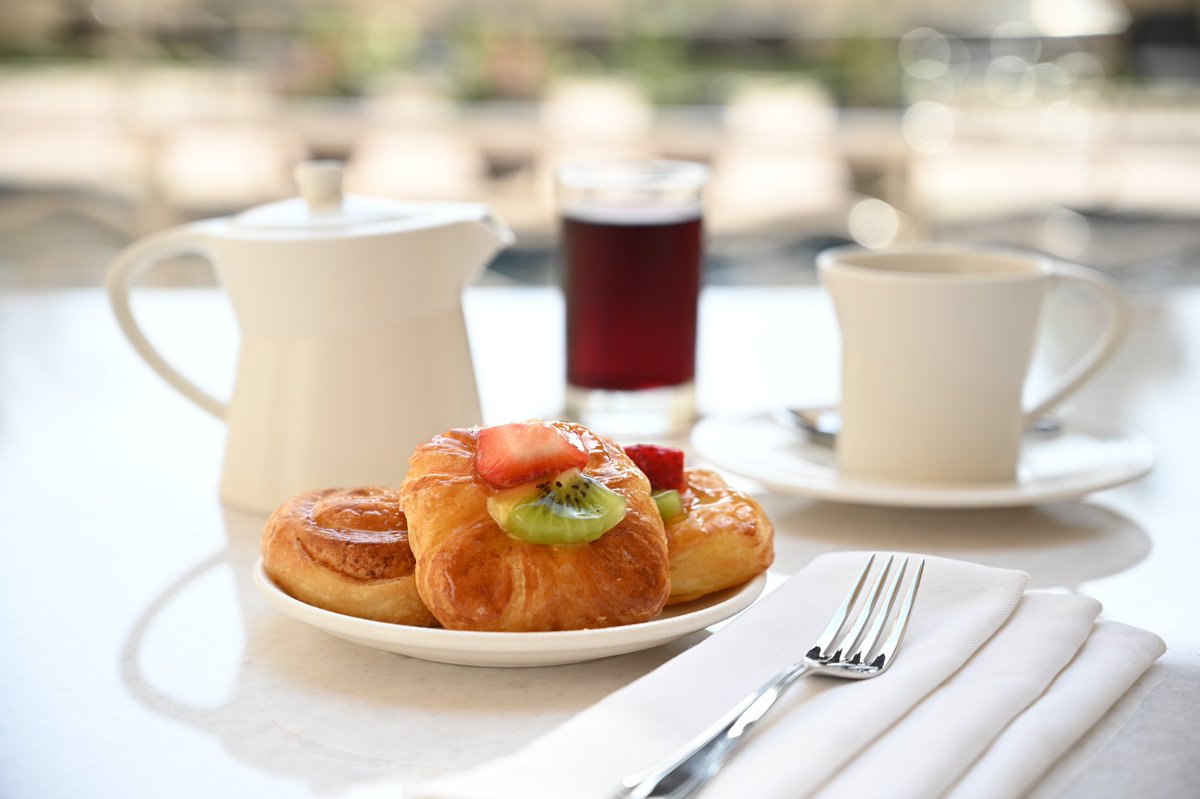 SunsetHotelJed's tweet photo. Enjoy our light canapés, freshly baked patisserie and a wide variety of coffees in our Lobby Lounge 
Daily from 9 till 1 am 

استمتع بالمقبلات الخفيفة والمعجنات المخبوزة الطازجة ومجموعة واسعة من القهوة في اللوبي الخاصة بنا

يوميا من الساعة 9 حتى الساعة 1 صباحا https://t.co/NrYO8YGoov