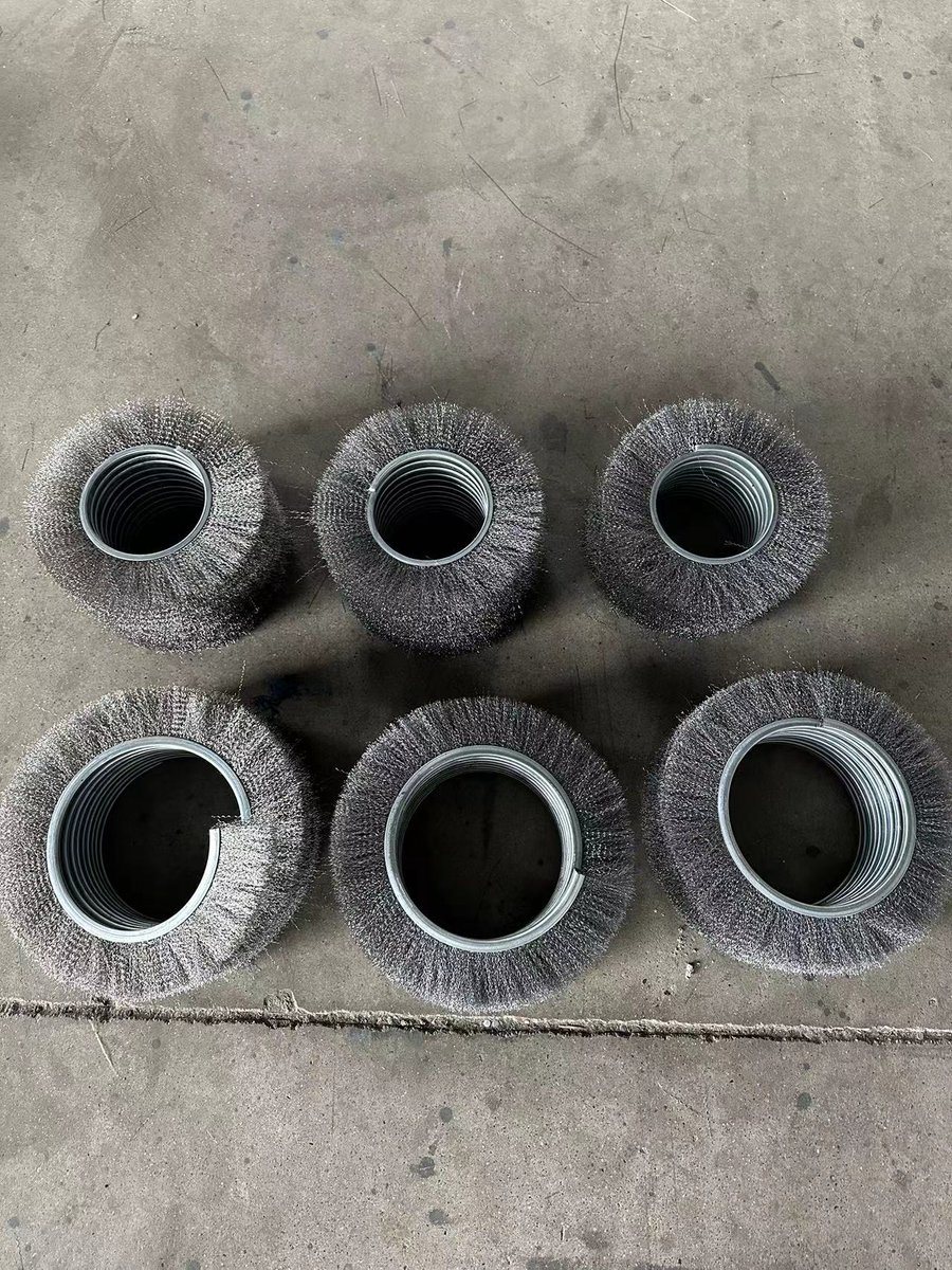 🌟 Our brand-new industrial brushes for pipeline cleaning are now available! 🌟
Are you tired of unreliable options for pipeline cleaning? Look no further! Our high-quality brushes are known for their reliability and stability, delivering excellent cleaning performance every time