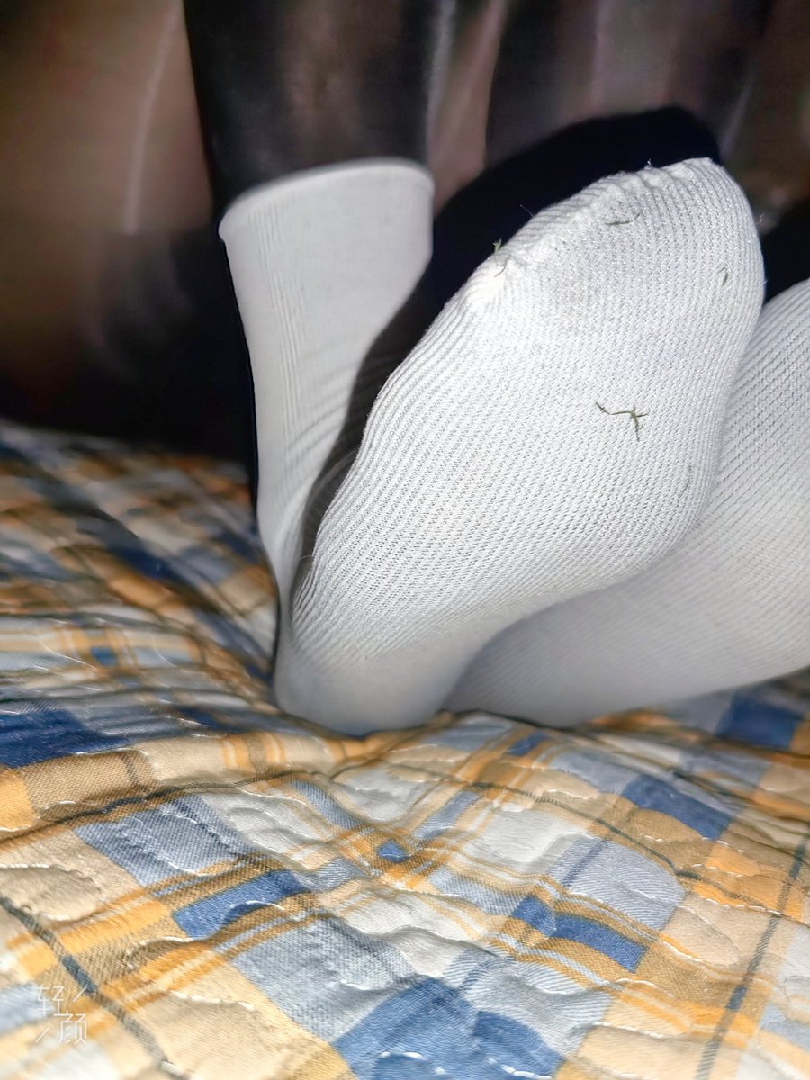 dukunyu3's tweet photo. 唔。。。可���黑丝白袜也很涩诶🥵
宝子们更喜欢黑丝白袜还是肉丝白袜呢🤔
#伪娘 #丝袜 #原味丝袜 #黑丝 #白袜 #雌堕 #女装大佬 #女装子 #男娘 #CDTS https://t.co/Bg3CbwQVKG