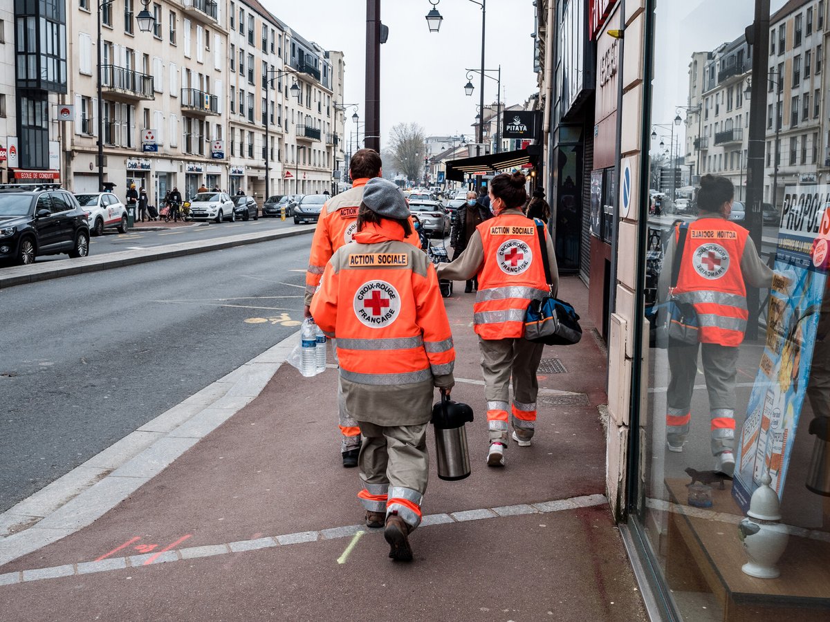 tomgarnier_'s tweet photo. Merci à @fbleuchampagne pour m'avoir invité ce matin dans l'émission "L'invité Connecté" afin de parler de ma dernière campagne de communication "L'hiver Nous Unit !" de la @croixrougereims 

Replay : https://t.co/CJVe5ND4ye https://t.co/2szmkZOUKJ