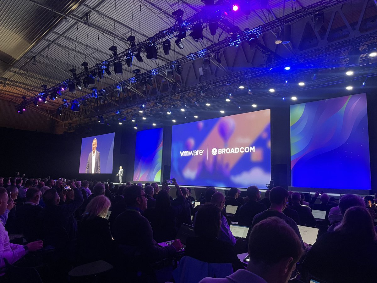 Hock Tan and <a href="/RaghuRaghuram/">Raghu Raghuram</a> take to the stage to talk 25years of VMware and innovation in the age of #AI #VMwareExplore