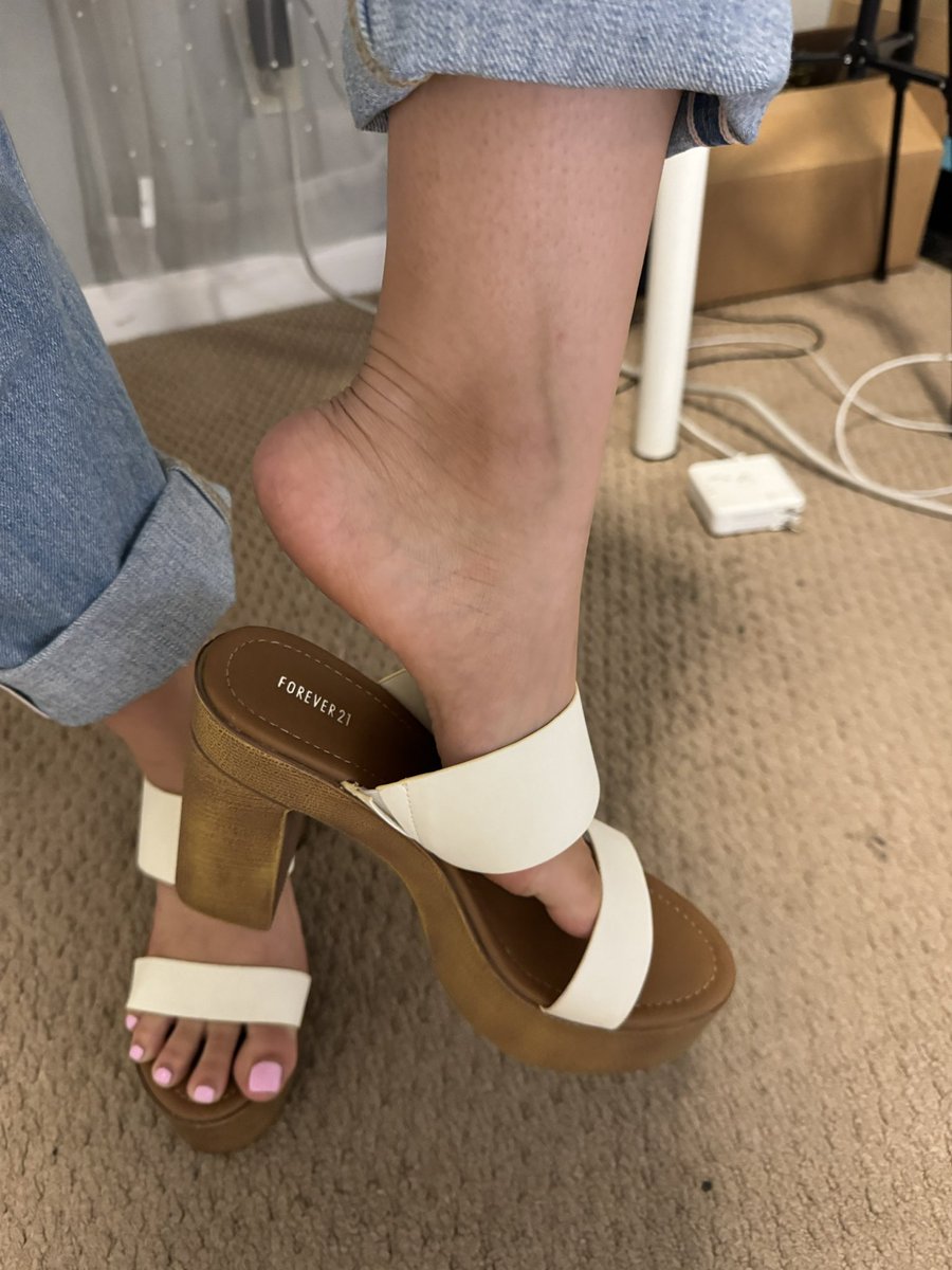 GoddessAliyah77's tweet photo. Draining foot slaves of their money is way to fucking easy!! It all belongs to me. My feet will command you and put you into a trance. @Feetfinder 

https://t.co/IjewOxOGv8

Footfetish footfreak findom findomfeet feetfinder https://t.co/6Izw9ijLZY