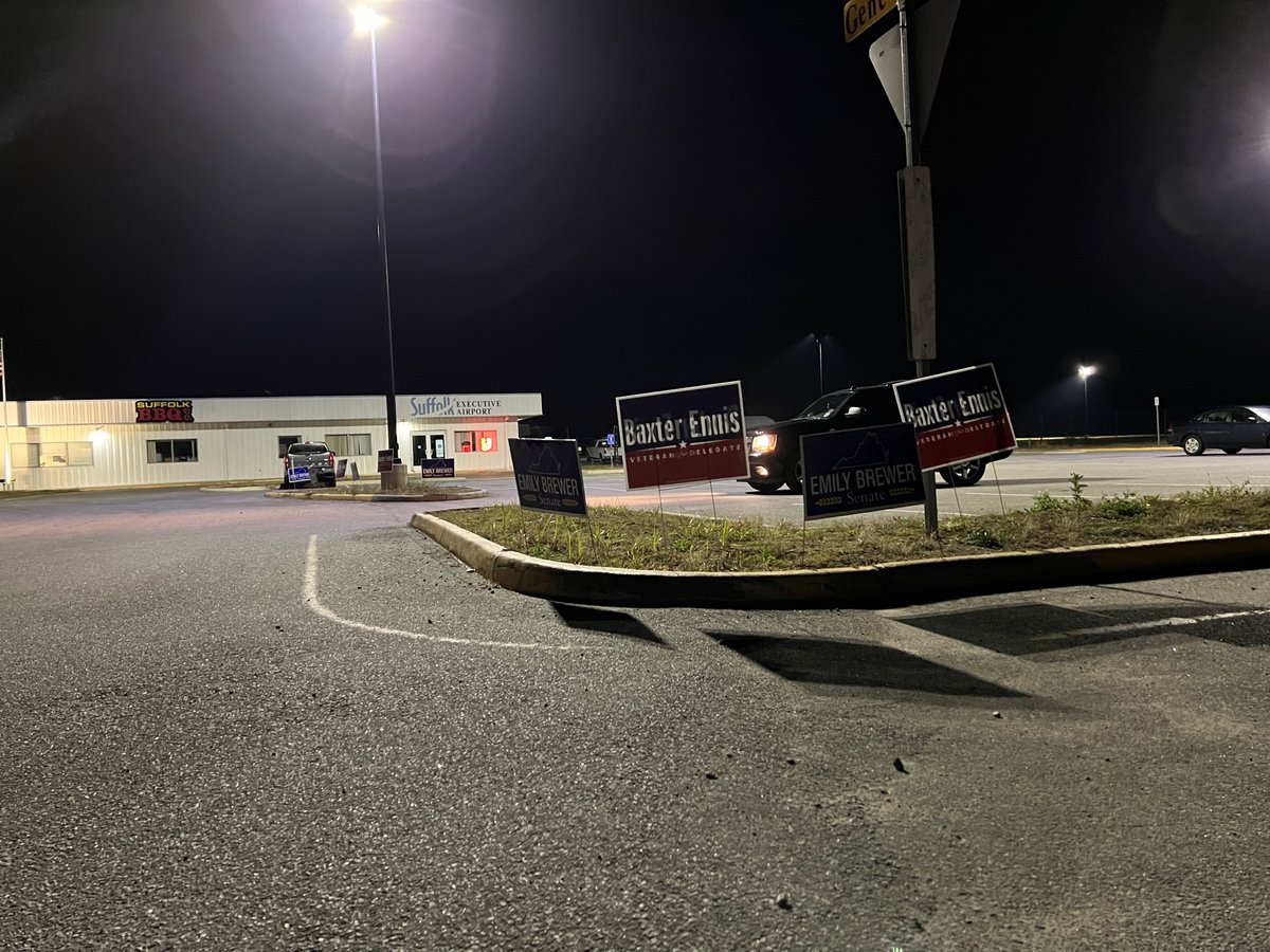 WhitsonOEmory's tweet photo. Signs are going up all across the 17th District for @BrewerForVa - polls open in 3 hours! #EmilyForSenate #LeadRight ๐๐บ๐ธ https://t.co/q7E0yn5Wlu