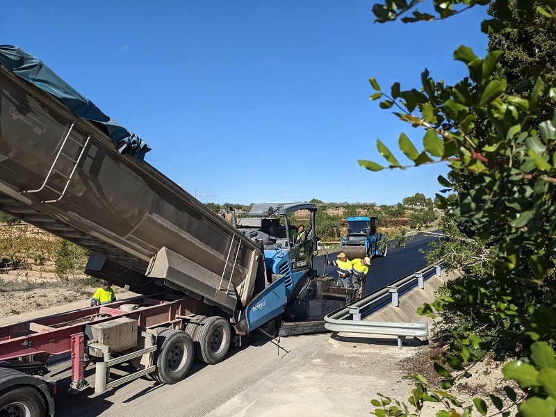 Dipta_cat's tweet photo. 🚧#CarreteresDipta 🛤️Un tram de la #TP2031, a #LaSecuita, es converteix en el banc de proves d'un ferm sostenible creat per un grup de recerca de la
@universitatURV.
👉https://t.co/eB7UxHyUfx
#PECT #CuidemelqueensUneix #FonsUECAT #Mésconnectats #CarreteresSeguresSostenibles https://t.co/ykymXC1BNH