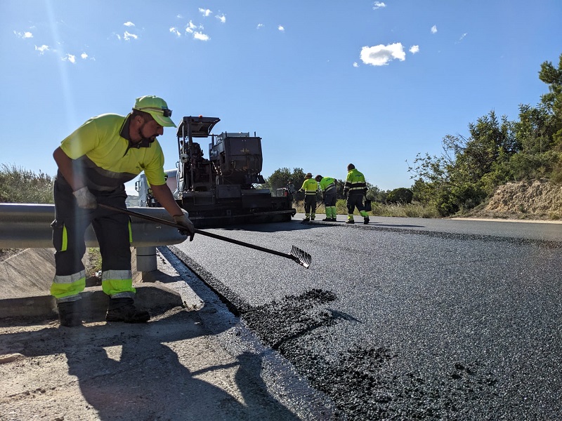 Dipta_cat's tweet photo. 🚧#CarreteresDipta 🛤️Un tram de la #TP2031, a #LaSecuita, es converteix en el banc de proves d'un ferm sostenible creat per un grup de recerca de la
@universitatURV.
👉https://t.co/eB7UxHyUfx
#PECT #CuidemelqueensUneix #FonsUECAT #Mésconnectats #CarreteresSeguresSostenibles https://t.co/ykymXC1BNH