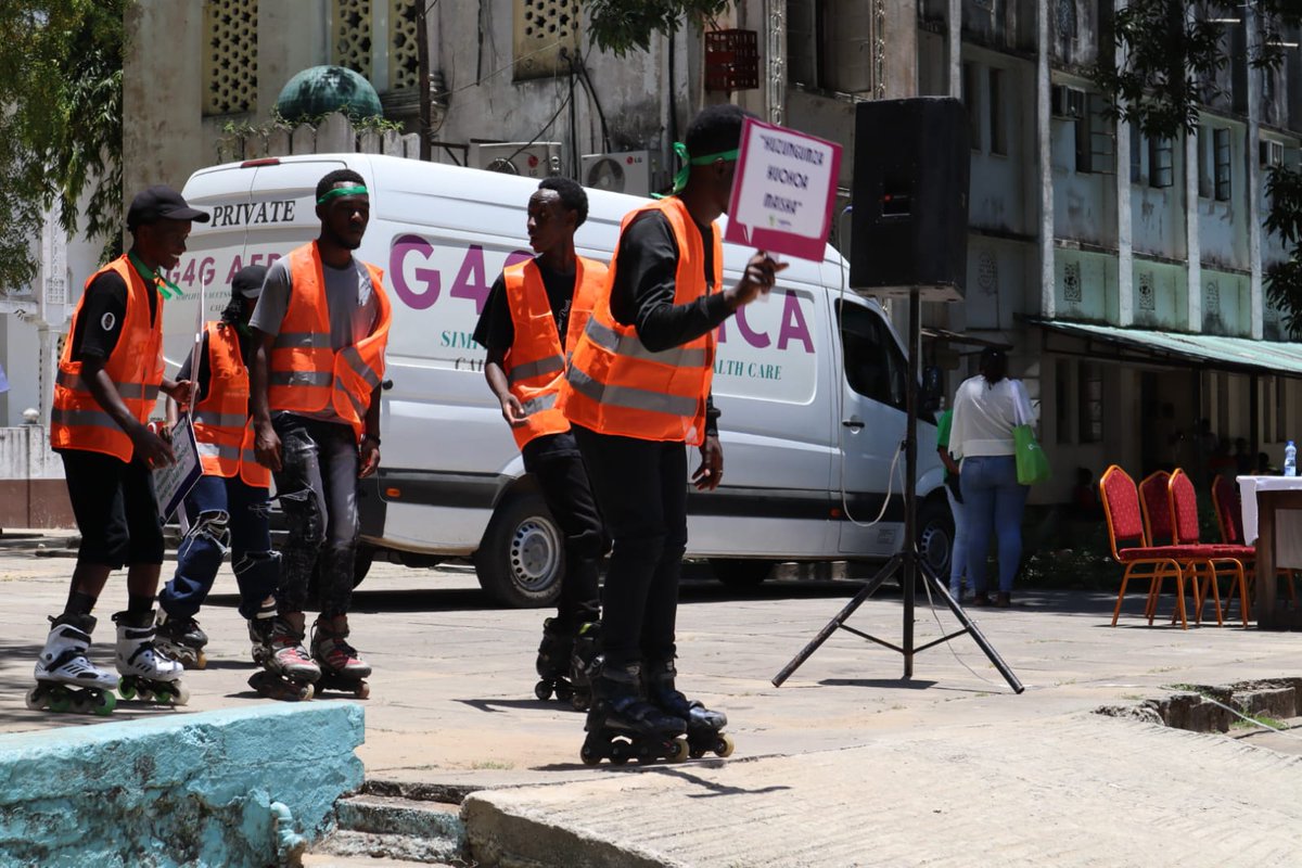 AuthorQueentah's tweet image. On this #DigitalHealthWeek2023 we are committed to simplify access to Mental healthcare  in underserved communities by bridging the gap  through our customised mobile therapy unit equipped with psychologists and social workers @G4G_Africa