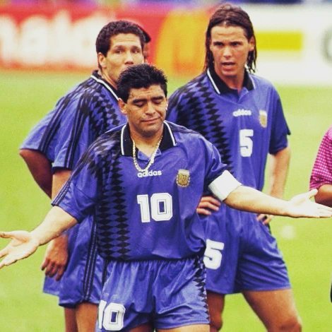 futbolcollect's tweet photo. SELECCIÓN ARGENTINA 
Temporada: mundial 94
Marca: adidas
Camiseta del último gol del Diego con Argentina 

#argentina #maradona #d10s #mundial #futbolcollection #futbol #camisetas #collector #camiseteando  #camisetasdefutbol #coleccionismo #footballtshirt #classicfootballshirts https://t.co/069Gm0Qu24