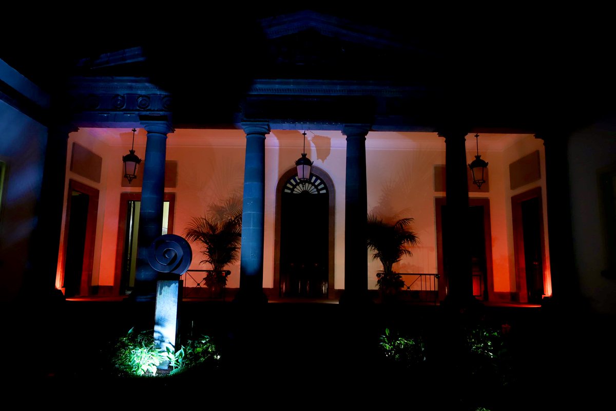 🏛️ El Parlamento de Canarias se iluminó la noche de este lunes de color naranja con motivo del Día Mundial del Síndrome de Sudeck. Una iniciativa promovida por la Asociación de Enfermedades Raras <a href="/Aderiscanarias/">Asociación Aderis</a> .
#yosoysudeck #túnoshacesvisibles #SíndromeDeSudeck