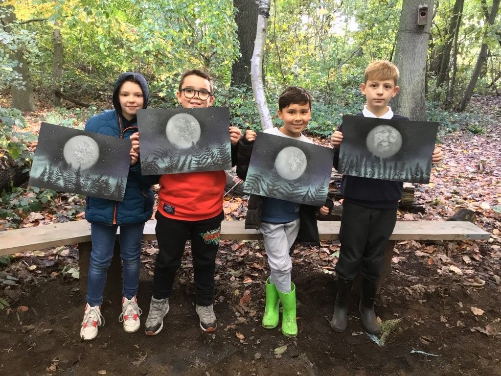 MonkwoodPrimary's tweet photo. Last week we worked in our woodland area to create fantastic pieces of artwork. 🌑🎨

We collected natural materials and used spray paint to create a fantastic picture of the Moon. To achieve this, we used a range of techniques to create layering and depth to our pictures. https://t.co/ekz2XTBkqq
