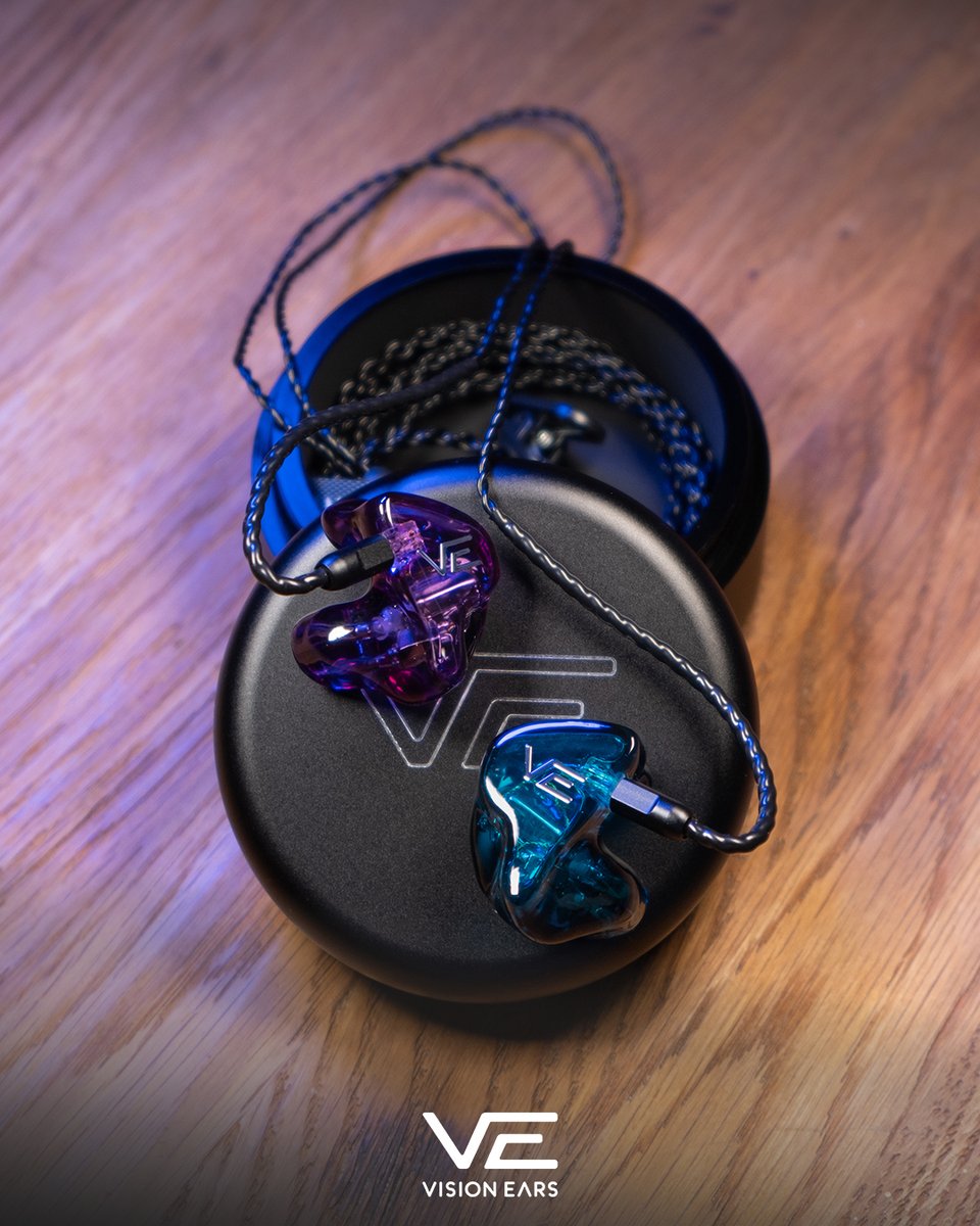 VisionEars_de's tweet image. 🟣 x 🔵

VE 5 in cyan blue and purple with our round metal case!

#ve #visionears #inearmonitoring #custominear #handcraftedincologne
