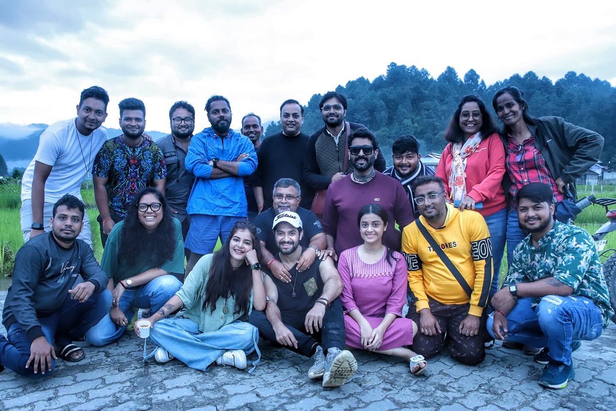 And that’s a wrap! #KeProthomKaccheEshechi wrapped up with love. See you at the theatres soon. ❤️🤗 @shieladitya @madhumitact @darshanabanik #AyanSil #SuvenDas #InnovativePictures #PradeepChakravorty