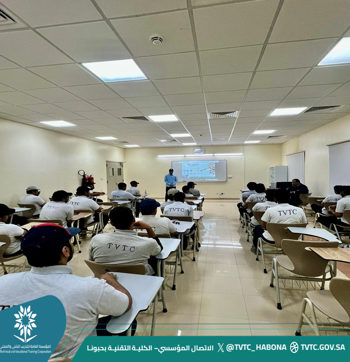 بمناسبة #اسبوع_الجودة_العالمي,أقامت وكالة الجودة بالكلية التقنية بـ #حبونا ورشة عمل بعنوان"تطبيقات منهجية الجودة في التدريب"وكذلك أهمية تطبيق الجودة في جوانب حياتنا اليومية.حضر الورشة مجموعة من المتدربين،وذلك في إطار جهود الوكالة لنشر ثقافة الجودة بالكلية و زيادة الوعي بممارساتها