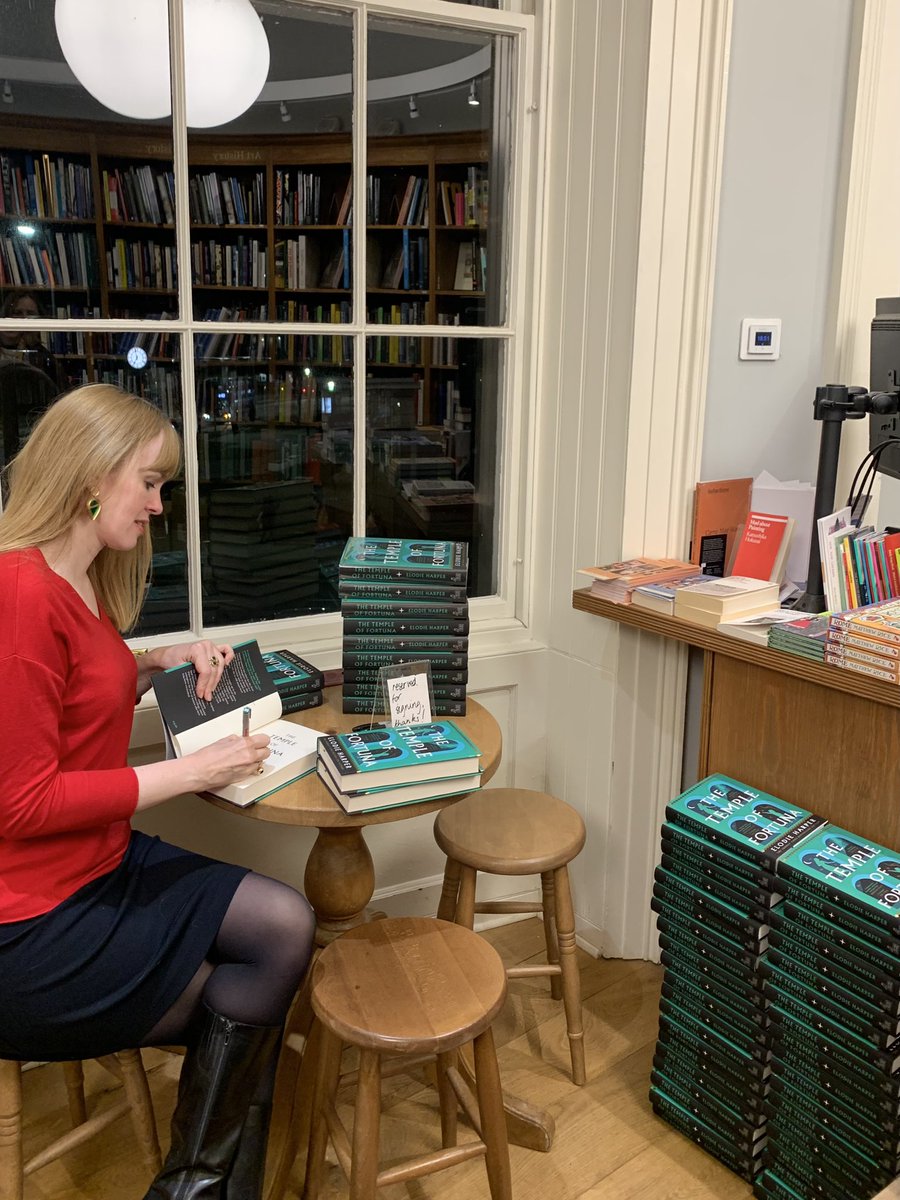 Such a warm reception from the team and the lovely audience at @ToppingsEdin last night, as @ElodieITV and Grace chatted all things #TheTempleofFortuna including Pompeii, women in classics, plotting, graffiti and endings 🌋💚🏛️🏺@HoZ_Books