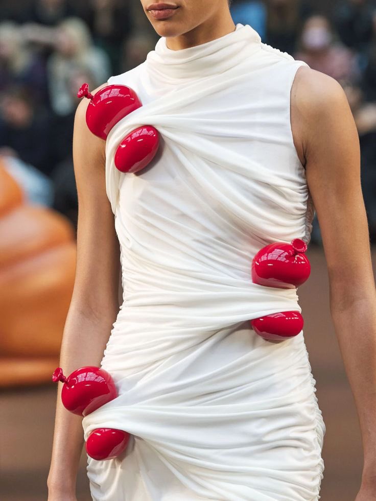 pradapearll's tweet image. the winner of the international designer of the year is JONATHAN ANDERSON 🫶🏼