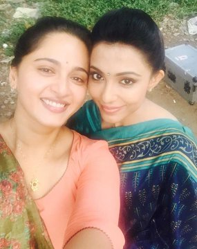 BrindaHere's tweet photo. Happy birthday @MsAnushkaShetty!🎂
Have a rocking year ahead

#HBDAnushkaShetty #AnushkaShetty #CelebritiesR #HappyBirthDayAnushkaShetty #07thNovR https://t.co/8zlXNP6gDV