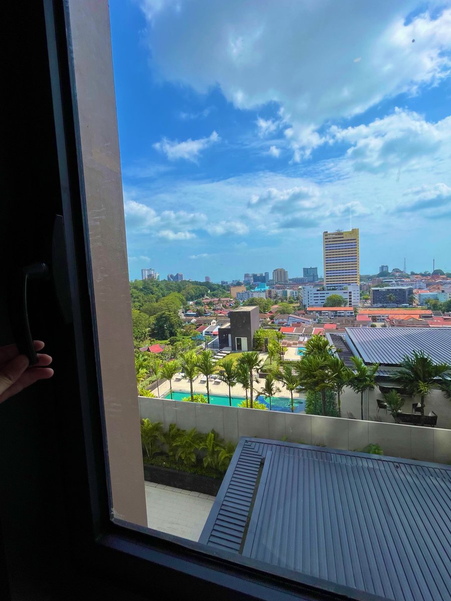Nurintashaa's tweet photo. The Apple Premier Suites.

Harga lain lain ikut peak season but haritu i dapat RM150 for the super comfy room, ada bath tub https://t.co/jKilKAsHFS
