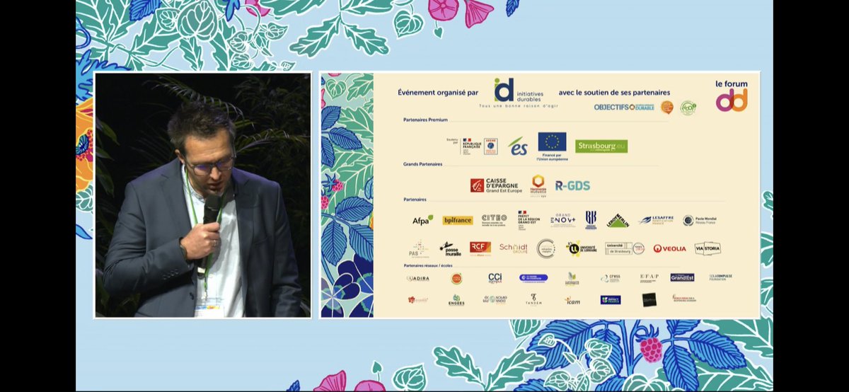 AnneMarieJean1's tweet photo. Heureuse d’avoir remis au #ForumDD le trophée Pépite solidaire à un beau collectif féminin qui aide les employeurs à faciliter l’aidance, situation qui concerne de nombreuses personnes en activité. Le pilier social est indissociable du pilier écologique ! #DD #RSE #ODD https://t.co/1sHs8vquaM