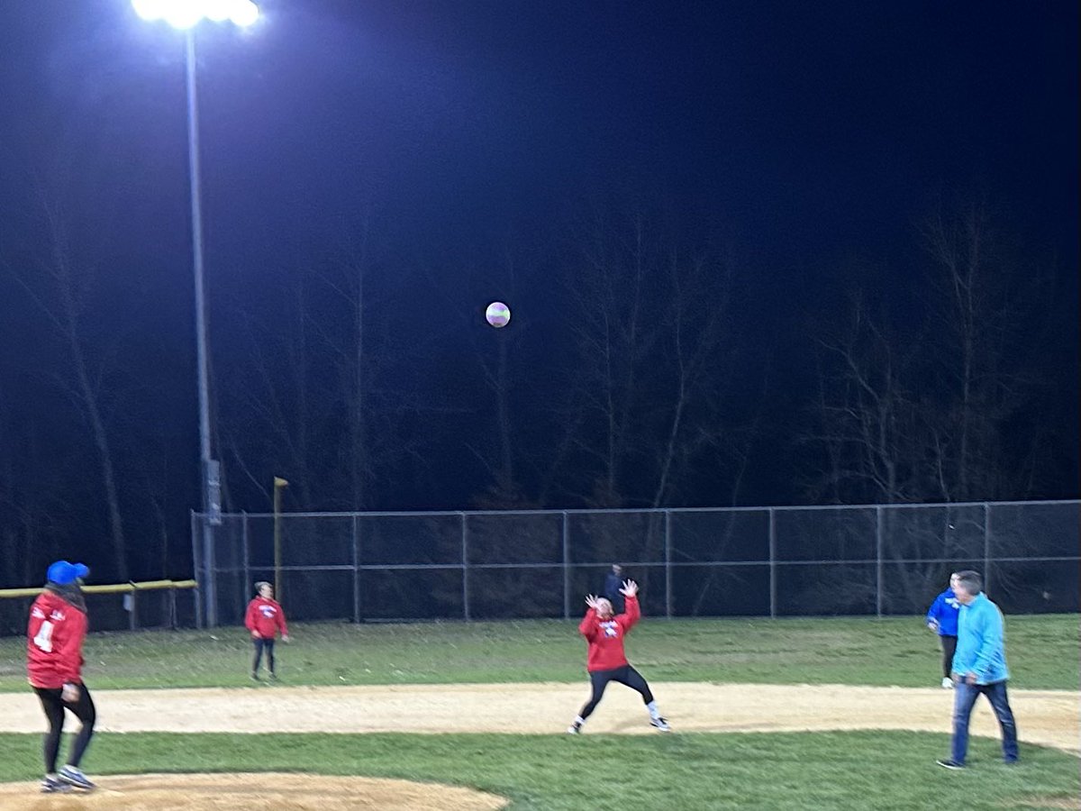 ParkerFarmsES's tweet photo. PF for the WIN! Thank you PTO for an amazingly, FUN filled night at our PF/CH Staff Kickball Game under the lights!!! We are so grateful for our extremely supportive families who bring these incredible events & experiences to our Ss, their children!! #ForeverGrateful #AmazingPTO https://t.co/tmep27LrHL