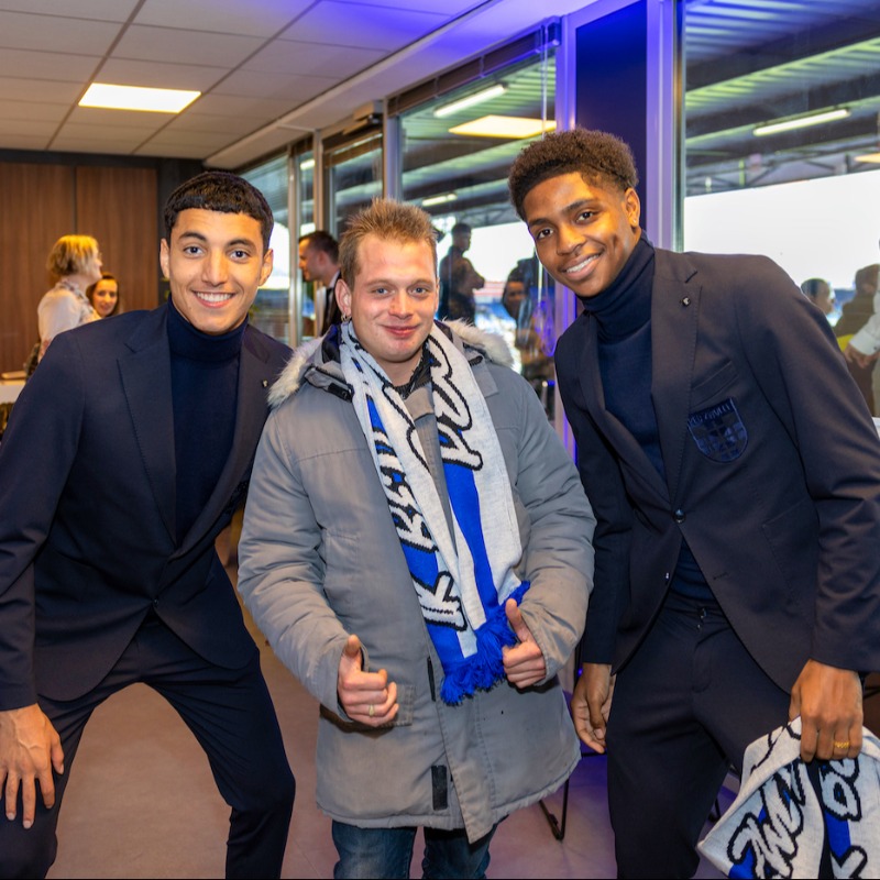 RZU038's tweet photo. Het is altijd een feestje in de Goede Doelen Box met @Unive 💙

Bijna 50 gasten van maatschappelijk partner @Frionzorg waren als VIP’s te gast bij de wedstrijd PEC Zwolle - Fortuna Sittard (2-0).

#peczwolle #regiozwolleunited #onskloppendhart #meerdanvoetbal #unive