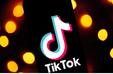 fsaltiel's tweet photo. Comment expliquer l'impact d'une tendance @tiktok_France sur les entrées en salle, en hausse, du film le Consentement ? Une projection vécue comme une expérience physique et emphatique pour les adolescentes. Ma chronique du jour dans @Lesmatinsfcult @franceculture 👇 https://t.co/R8Hzzdm0ac