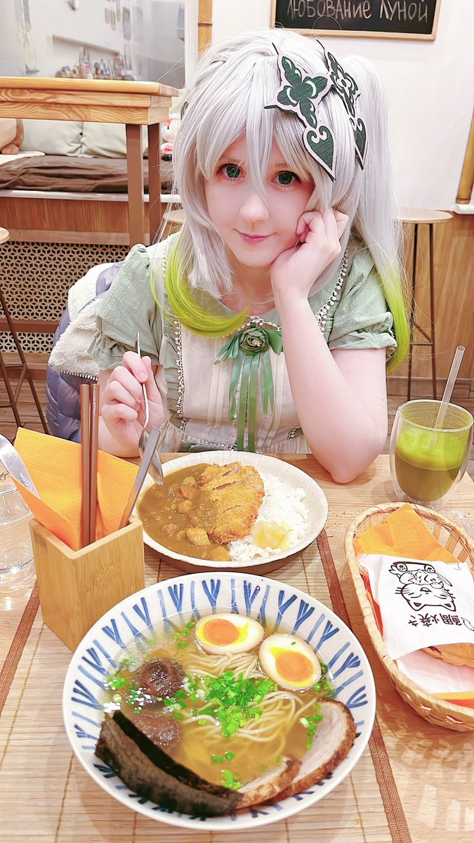 カツカレー？ラーメン？\(//∇//)\ 
いただきます~

#ナヒーダ　#cosplay