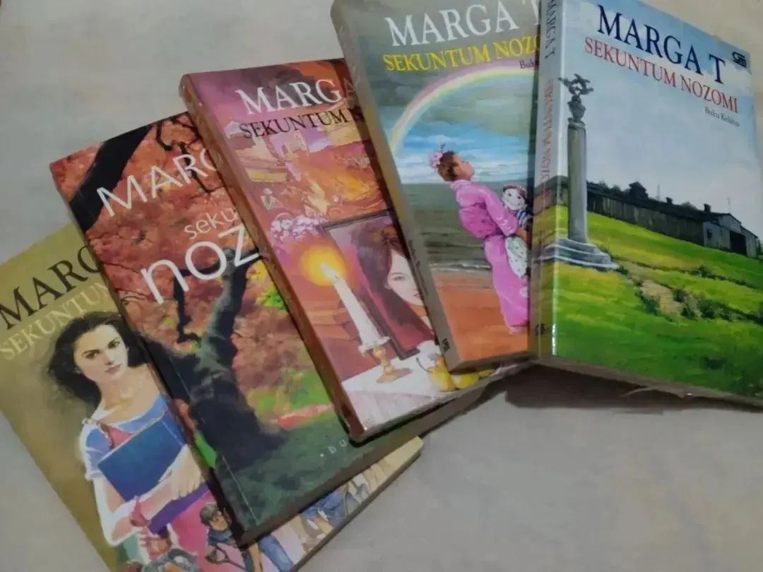 ynzpenjualbuku's tweet photo. Set Sekuntum Nozomi (Buku 1-5)
Marga T
Gramedia
2 segel, 3 bekas.
Berat 2,4 kg (masuk hitungan 3 kg)
Rp. 155.000,-
#sekuntumnozomi #margat https://t.co/AyQBV3bl0l