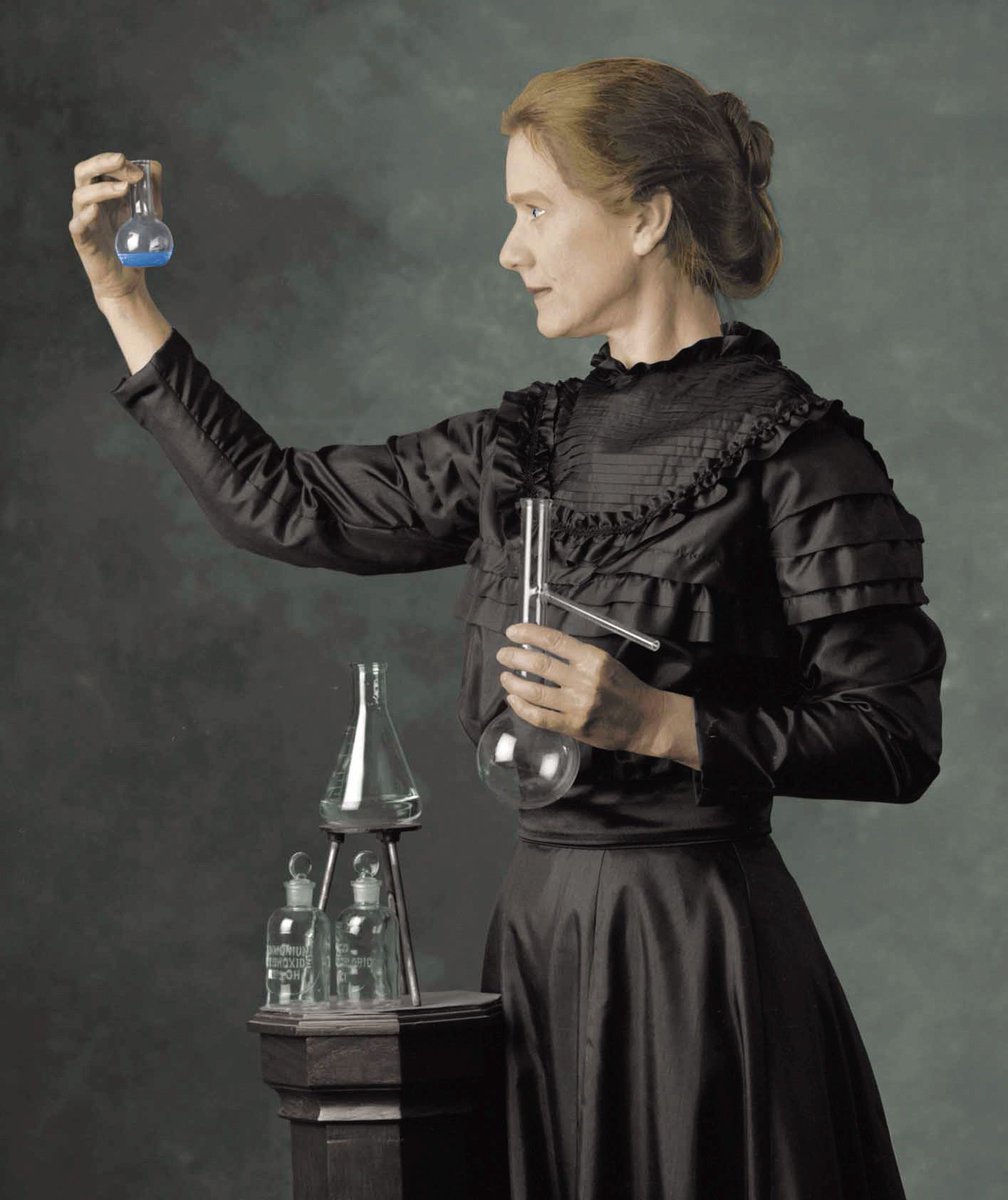 #OnThisDay 
“Lo scienziato nel suo laboratorio non è solo un tecnico, è anche un bambino davanti a fenomeni della Natura che lo affascinano come un racconto di fate.”

Il  7 novembre del 1867 a Varsavia Marie Curie, la madre della fisica moderna. A soli 15 anni Marie venne negata